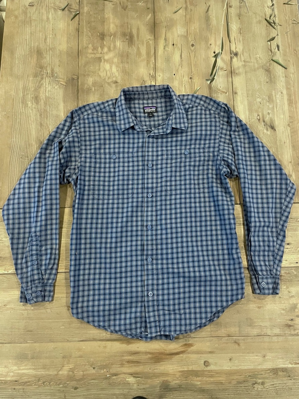 100% Organic Cotton Patagonia Men's Blue Plaid Button-Down Shirt